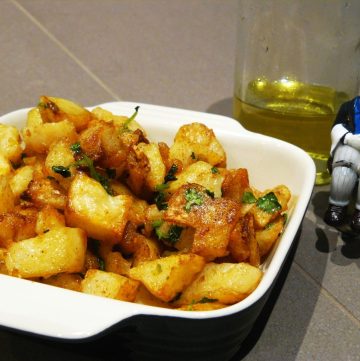 Batata Harra (Spicy Lebanese Potatoes) - thespiceadventuress.com