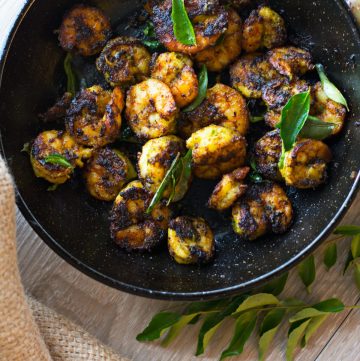 Fried spicy prawns served in black pan