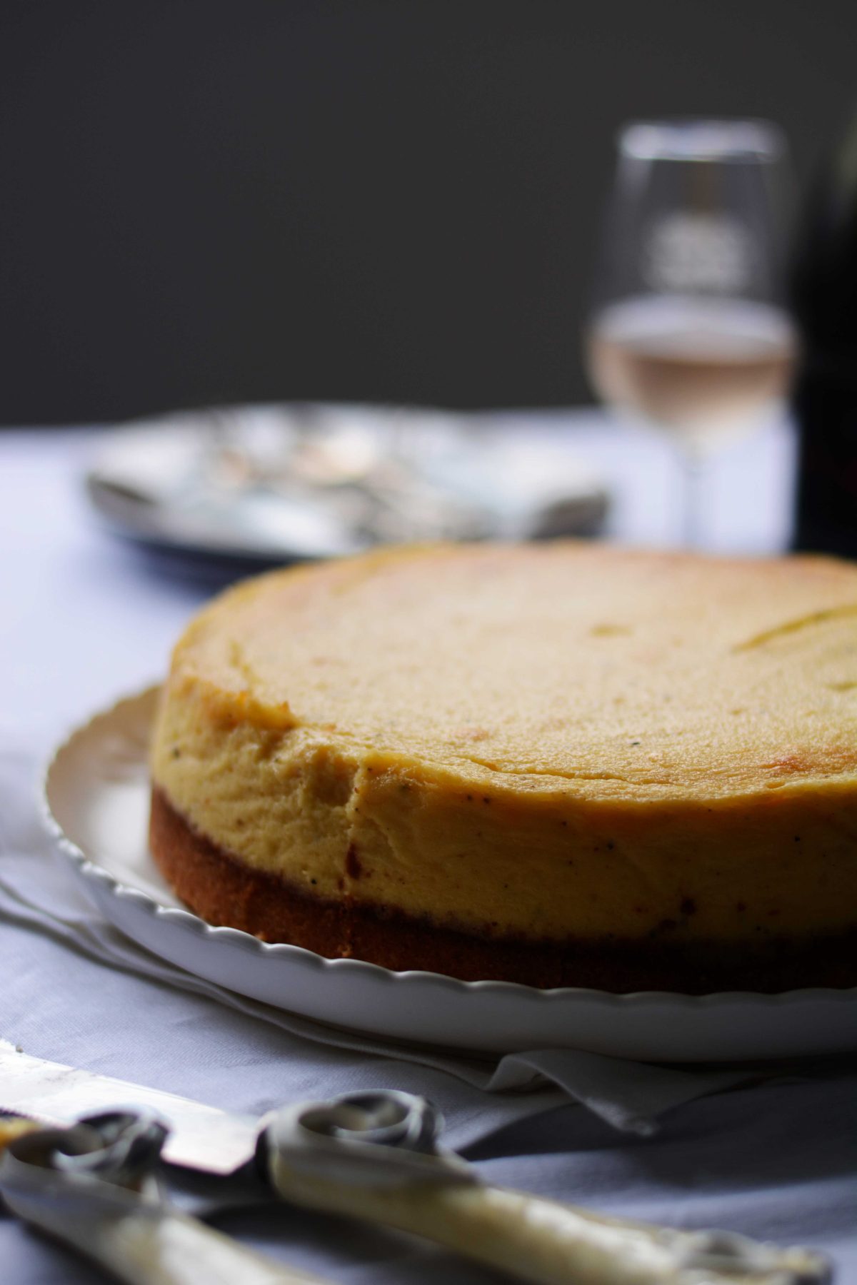 Vanilla Cardamom Cheesecake with Macadamia crumble base - a creamy delicious cheesecake with the flavours of vanilla and cardamom - thespiceadventuress.com