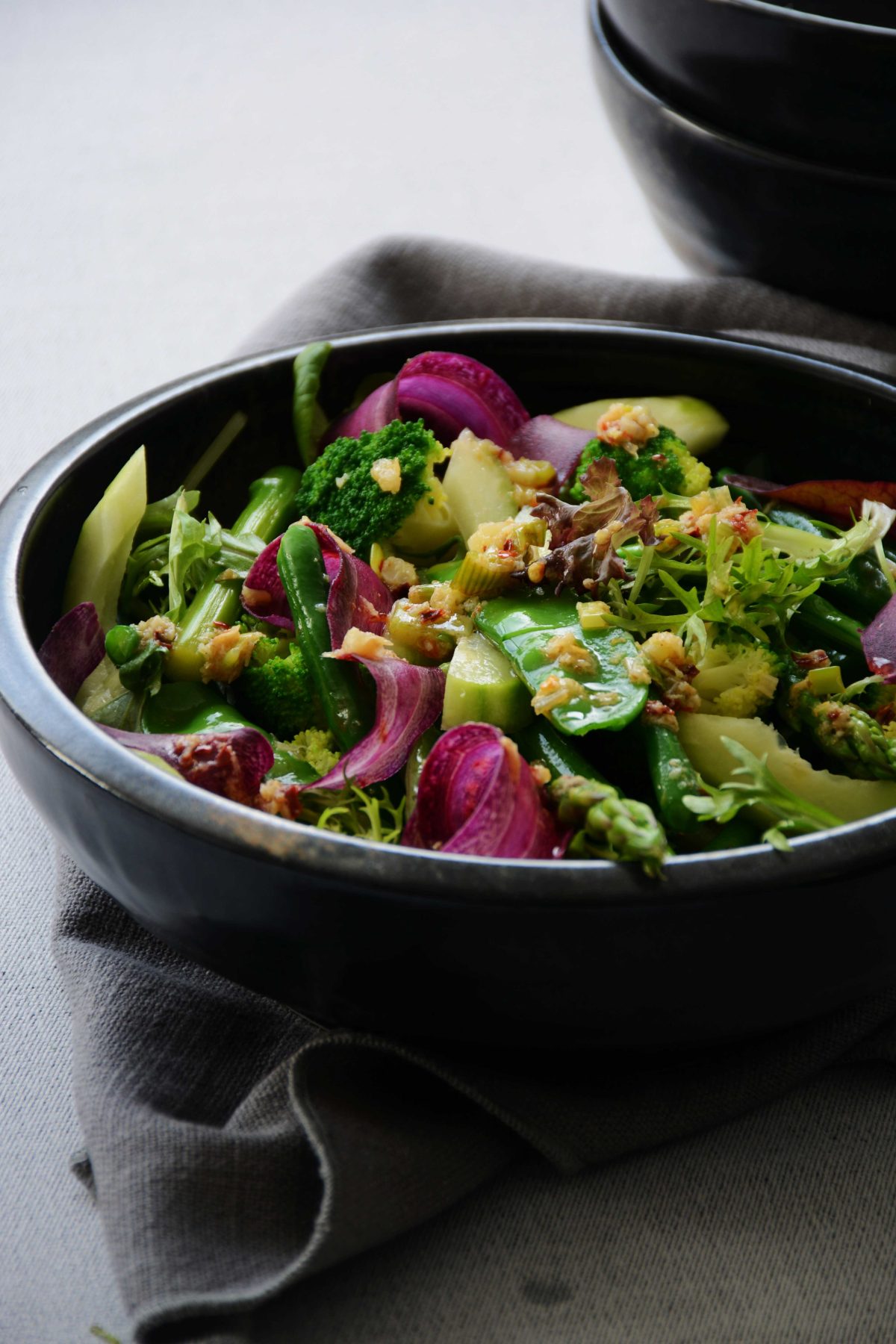 Spicy green salad - a very interesting spicy kick to make your greens interesting - thespiceadventuress.com